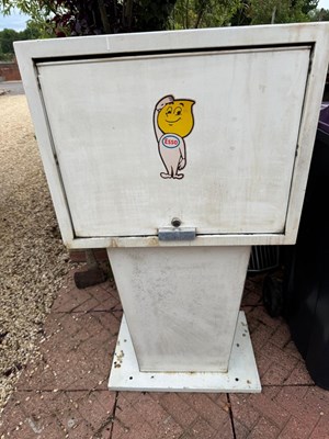Lot 671 - MR DRIP ESSO OIL CABINET