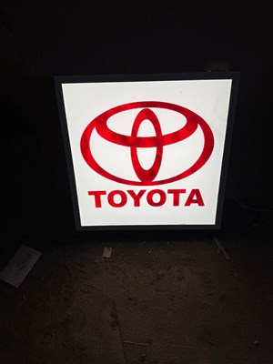Lot 753 - TOYOTA LIGHT UP SIGN 24" X 24"