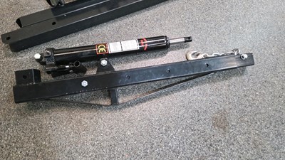 Lot 875 - DIRTY PRO 2 TON PORTABLE ENGINE HOIST
