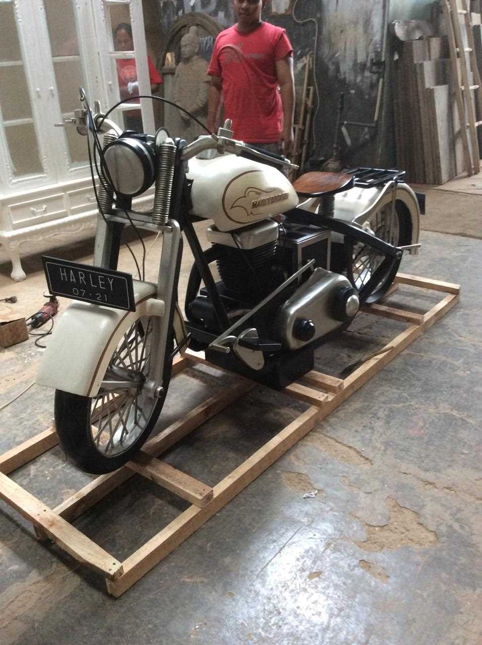 Lot 119 - SOLID WOOD FULL SIZE HARLEY DAVIDSON
