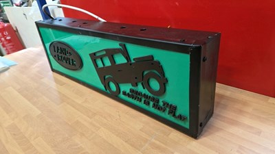 Lot 179 - LAND ROVER LIGHT UP SIGN 27" X 8"