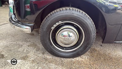 Lot 822 - 1953 MORRIS OXFORD