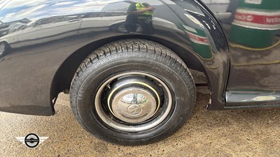 Lot 822 - 1953 MORRIS OXFORD