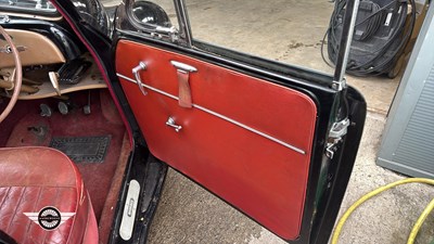 Lot 822 - 1953 MORRIS OXFORD