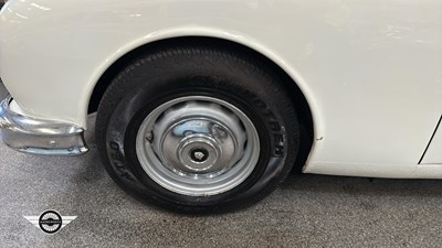 Lot 130 - 1961 JAGUAR 2.4/240