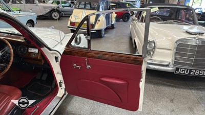 Lot 130 - 1961 JAGUAR 2.4/240