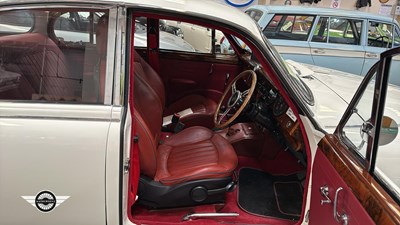 Lot 130 - 1961 JAGUAR 2.4/240