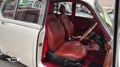 Lot 130 - 1961 JAGUAR 2.4/240