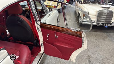 Lot 130 - 1961 JAGUAR 2.4/240