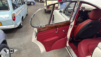 Lot 130 - 1961 JAGUAR 2.4/240