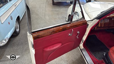 Lot 130 - 1961 JAGUAR 2.4/240