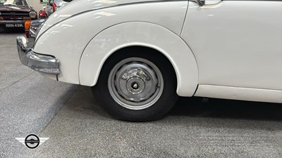 Lot 130 - 1961 JAGUAR 2.4/240