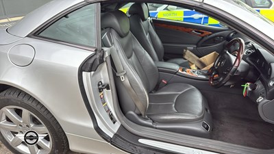 Lot 858 - 2002 MERCEDES SL500 AUTO