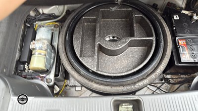 Lot 858 - 2002 MERCEDES SL500 AUTO
