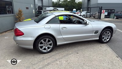 Lot 858 - 2002 MERCEDES SL500 AUTO