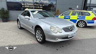 Lot 858 - 2002 MERCEDES SL500 AUTO