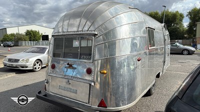 Lot 140 - CIRCA 1950 AIRSTREAM CARAVAN