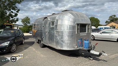 Lot 140 - CIRCA 1950 AIRSTREAM CARAVAN