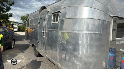 Lot 140 - CIRCA 1950 AIRSTREAM CARAVAN