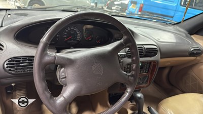 Lot 214 - 1999 CHRYSLER