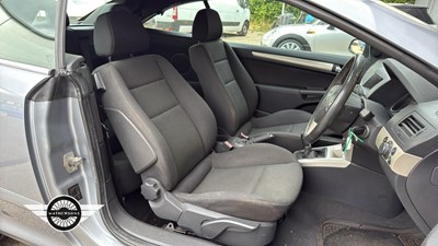 Lot 728 - 2008 VAUXHALL ASTRA TWIN TOP SPORT