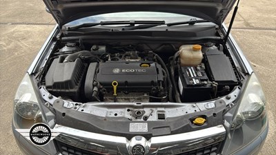 Lot 728 - 2008 VAUXHALL ASTRA TWIN TOP SPORT