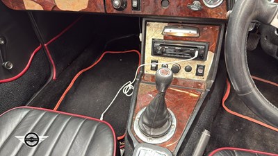 Lot 486 - 1974 MG B