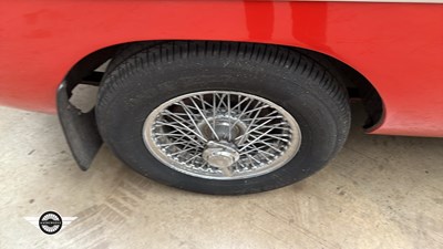 Lot 486 - 1974 MG B