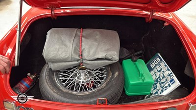 Lot 486 - 1974 MG B