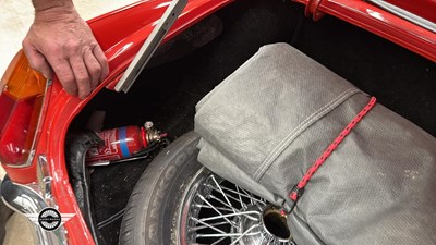 Lot 486 - 1974 MG B
