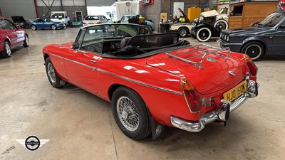 Lot 486 - 1974 MG B
