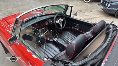 Lot 486 - 1974 MG B