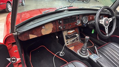 Lot 486 - 1974 MG B