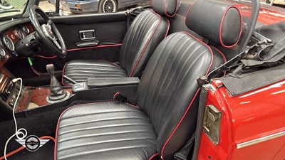 Lot 486 - 1974 MG B