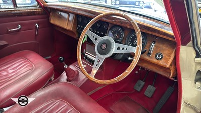 Lot 376 - 1968 JAGUAR 2.4/240