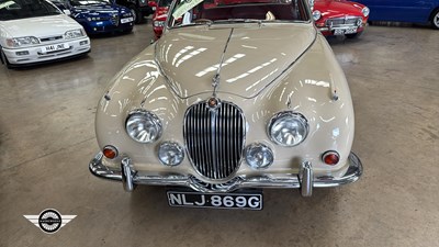 Lot 376 - 1968 JAGUAR 2.4/240