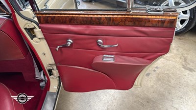 Lot 376 - 1968 JAGUAR 2.4/240