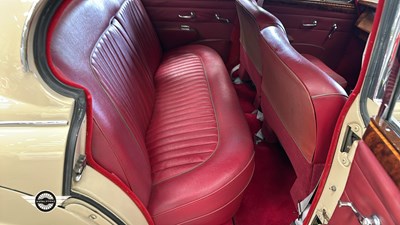 Lot 376 - 1968 JAGUAR 2.4/240