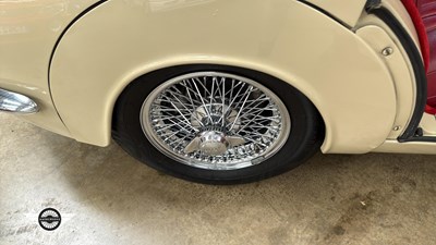 Lot 376 - 1968 JAGUAR 2.4/240