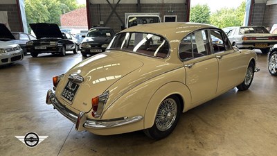 Lot 376 - 1968 JAGUAR 2.4/240