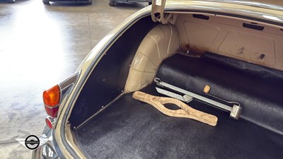 Lot 376 - 1968 JAGUAR 2.4/240