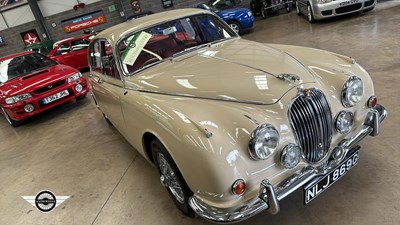 Lot 376 - 1968 JAGUAR 2.4/240