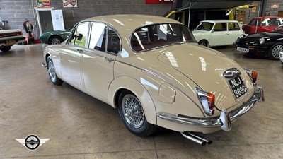 Lot 376 - 1968 JAGUAR 2.4/240