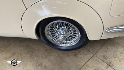 Lot 376 - 1968 JAGUAR 2.4/240