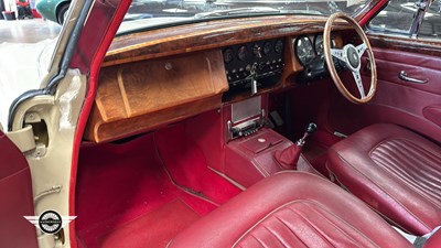 Lot 376 - 1968 JAGUAR 2.4/240