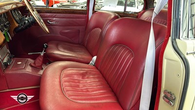 Lot 376 - 1968 JAGUAR 2.4/240