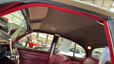 Lot 376 - 1968 JAGUAR 2.4/240