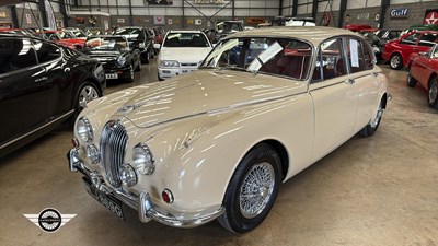 Lot 376 - 1968 JAGUAR 2.4/240