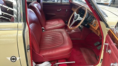 Lot 376 - 1968 JAGUAR 2.4/240