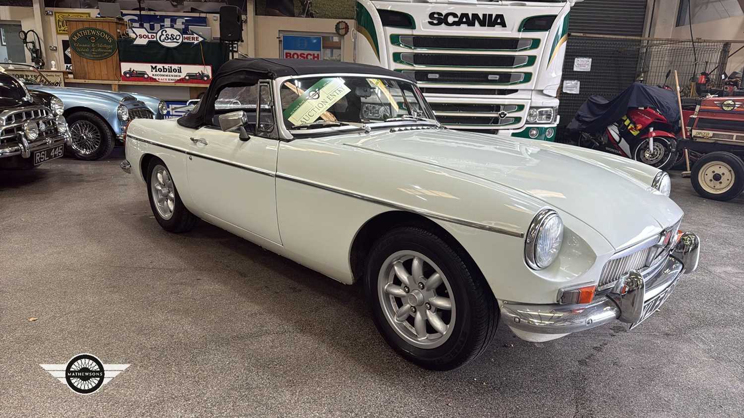 Lot 574 - 1972 MG B